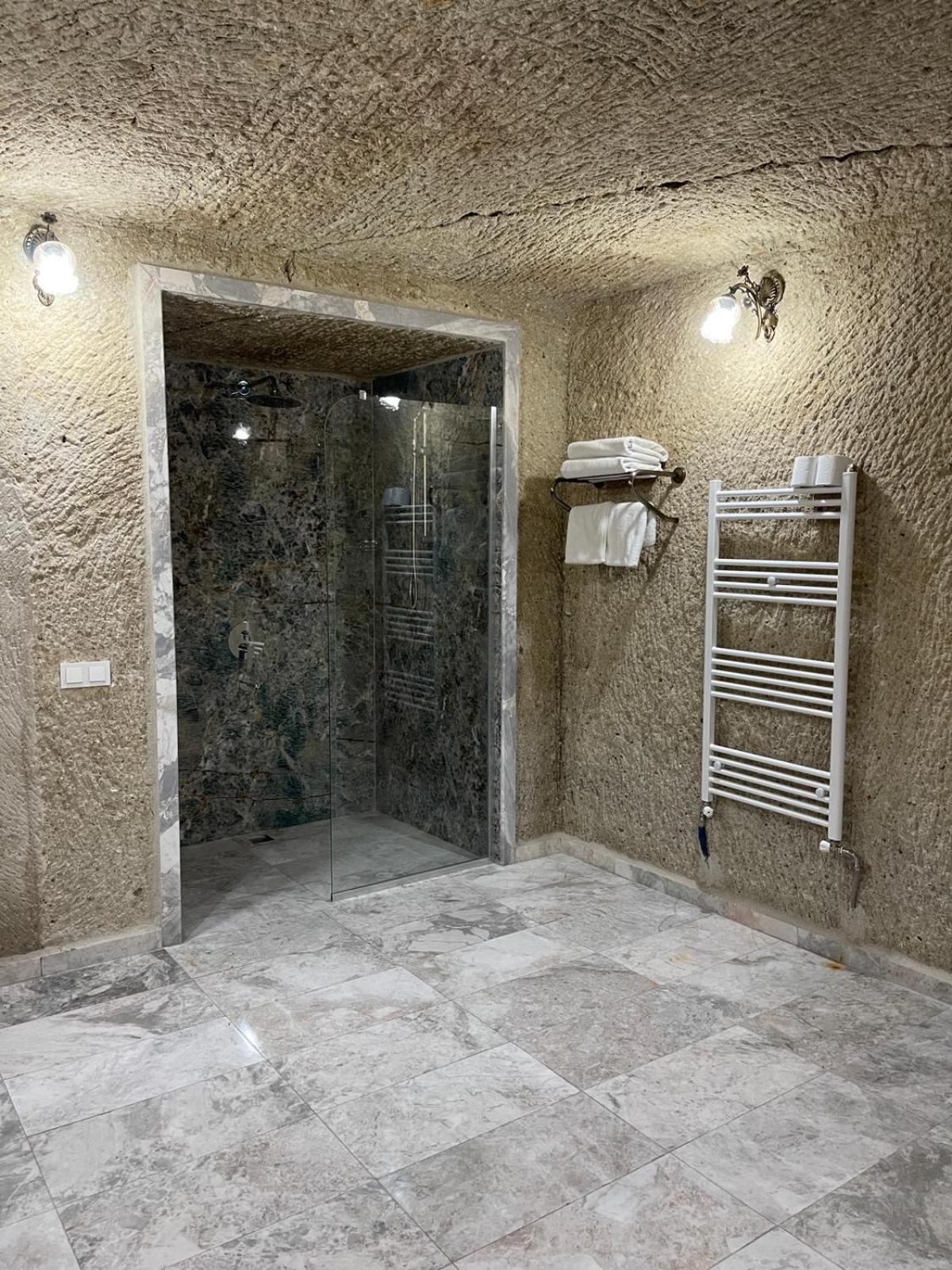 Cappadocia Empire Cave Hotel Göreme Exteriör bild