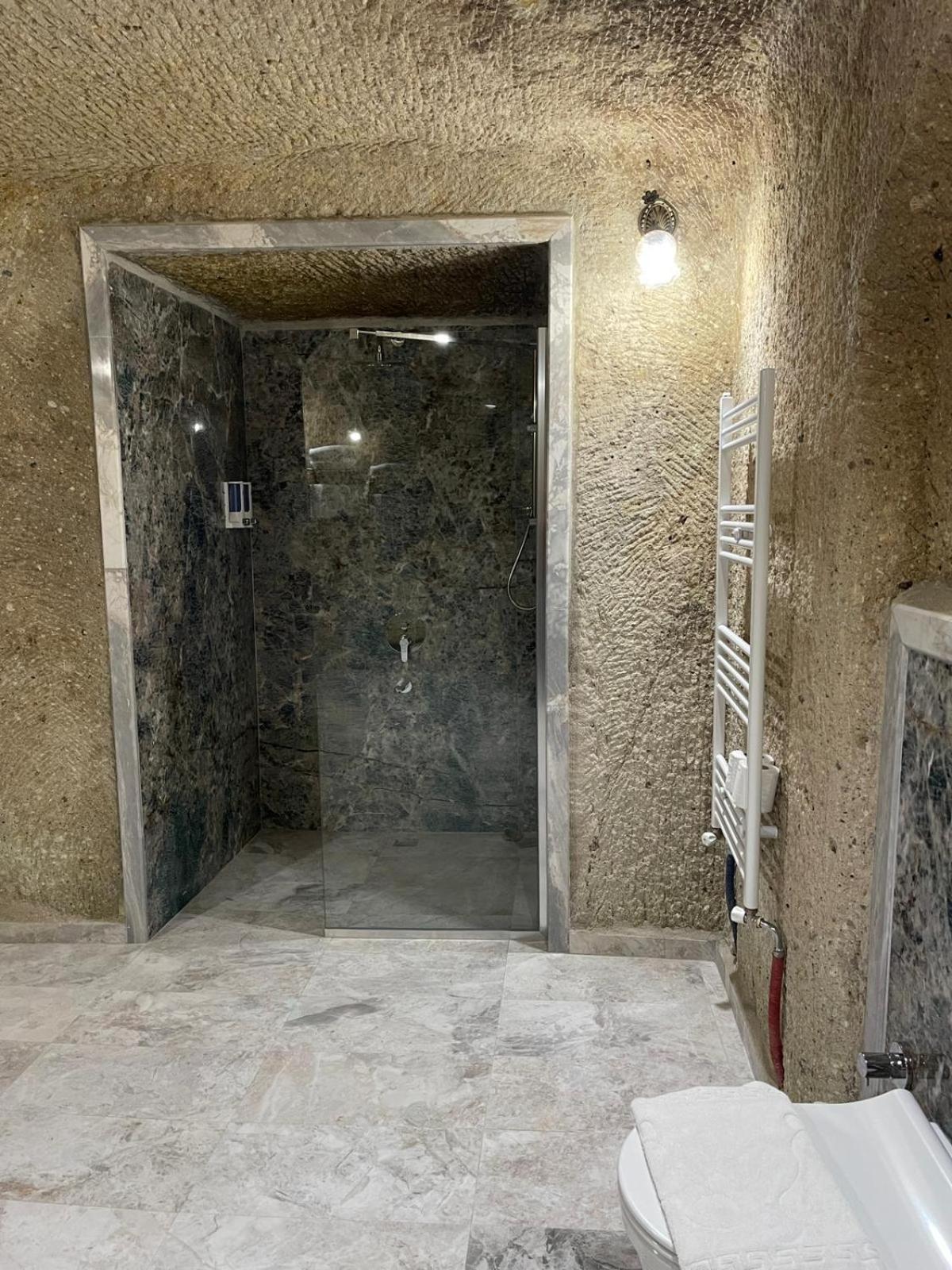 Cappadocia Empire Cave Hotel Göreme Exteriör bild