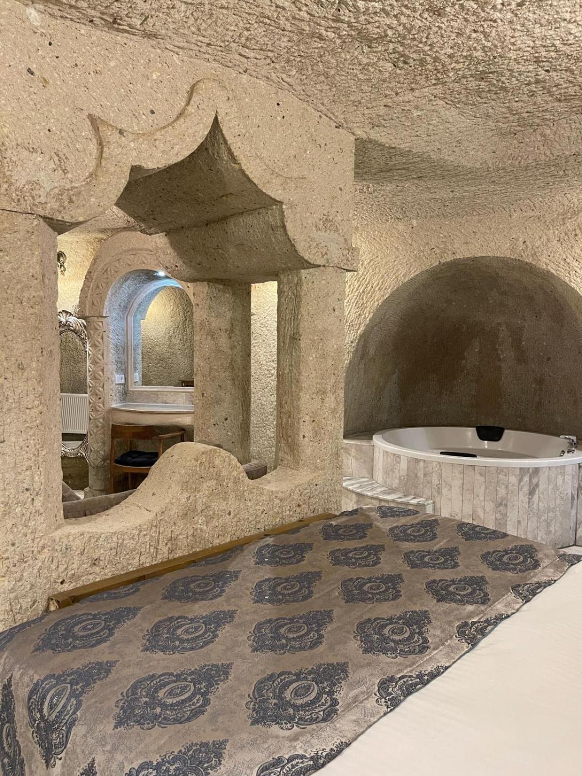 Cappadocia Empire Cave Hotel Göreme Exteriör bild